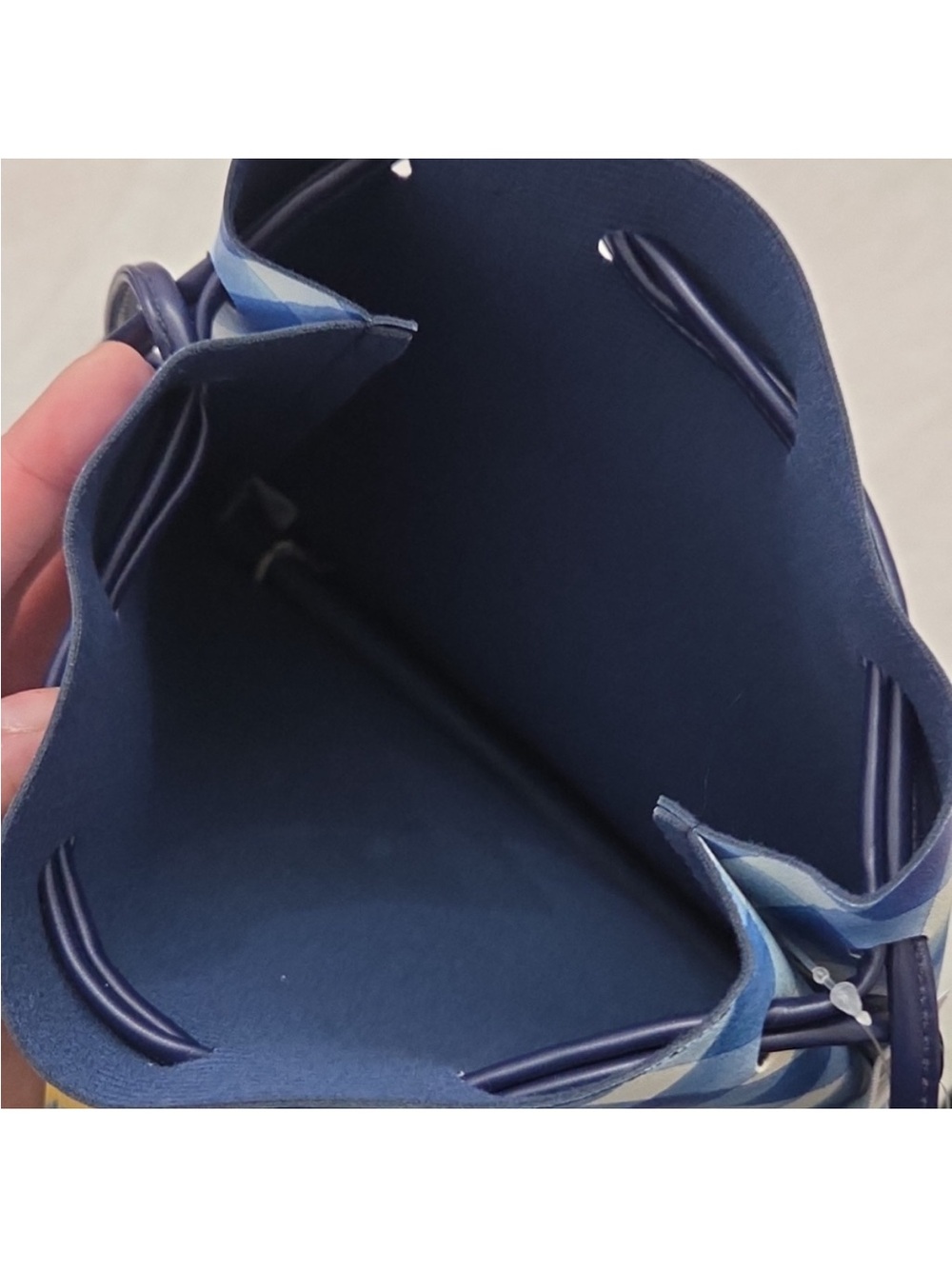 Bath and Body Works Blue & White Gingham Plaid Drawstring Gift Bag - Picture 4 of 4